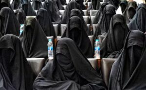 Emirato Islámico de Afganistán silencia a las mujeres al ilegalizar sus voces en público