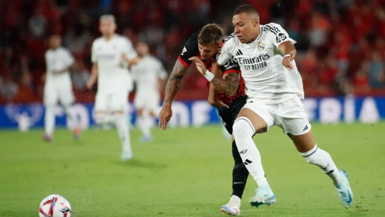 Real Madrid golea 3-0 al Valladolid durante su estreno en el Bernabéu