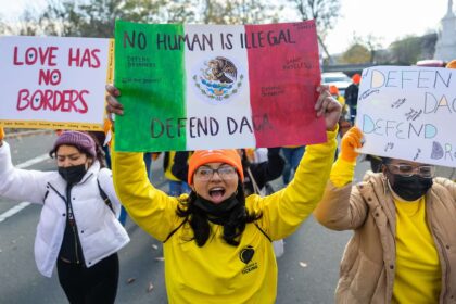 Juez federal de Texas bloquea temporalmente el programa “Keeping Families Together”