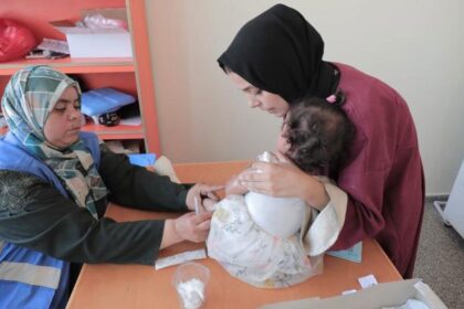 Israel anuncia 3 días de “pausas humanitarias” para vacunar a la población en Gaza