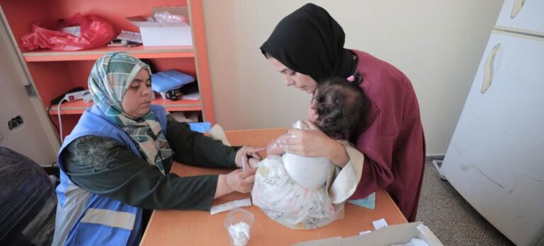 Israel anuncia 3 días de “pausas humanitarias” para vacunar a la población en Gaza