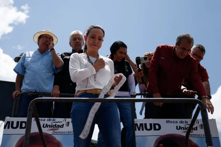 María Corina Machado lidera masiva protesta en Caracas contra el gobierno de Maduro