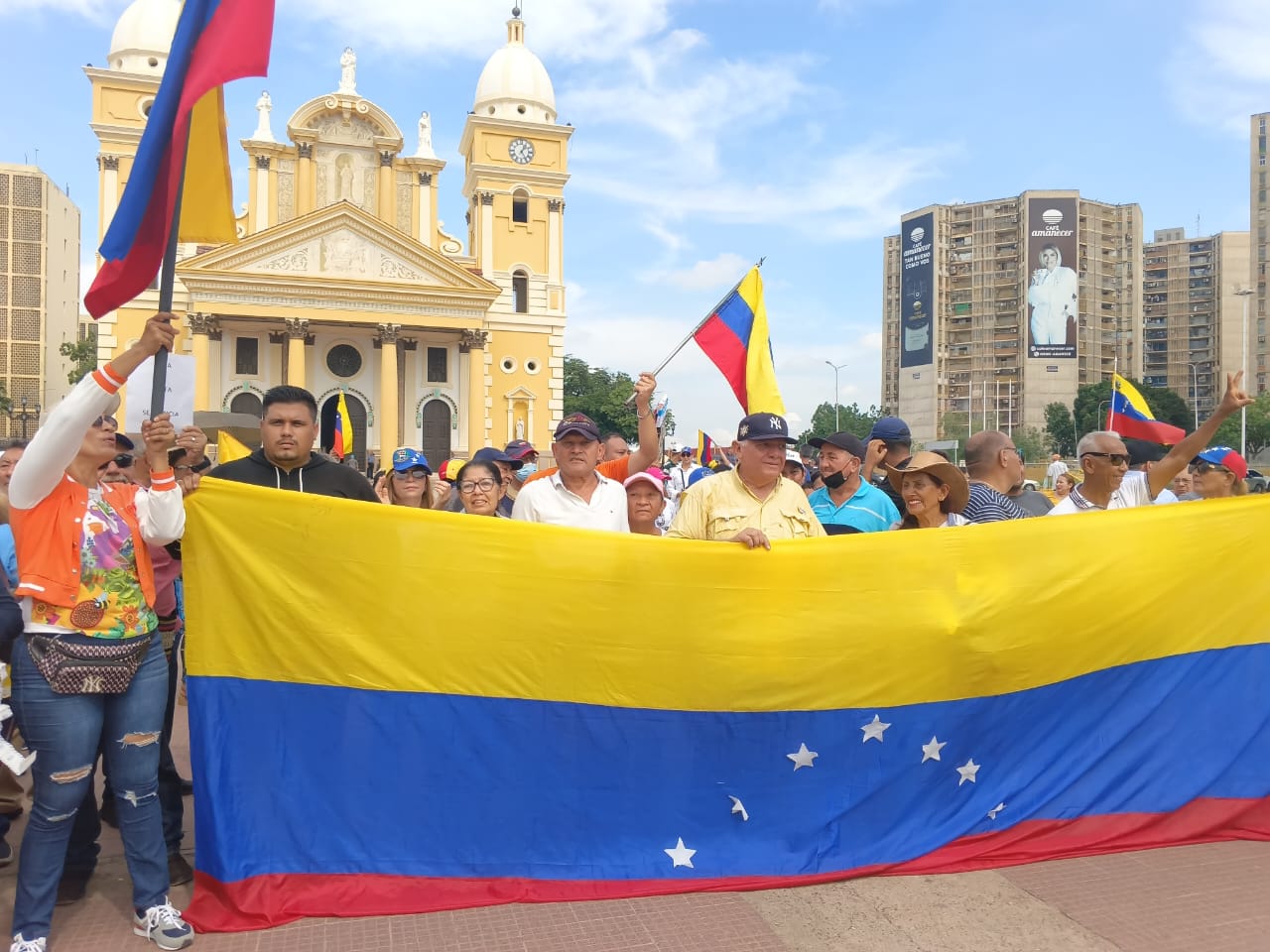 Protesta: "Acta mata sentencia" sacude la plazoleta de la Basílica en Maracaibo
