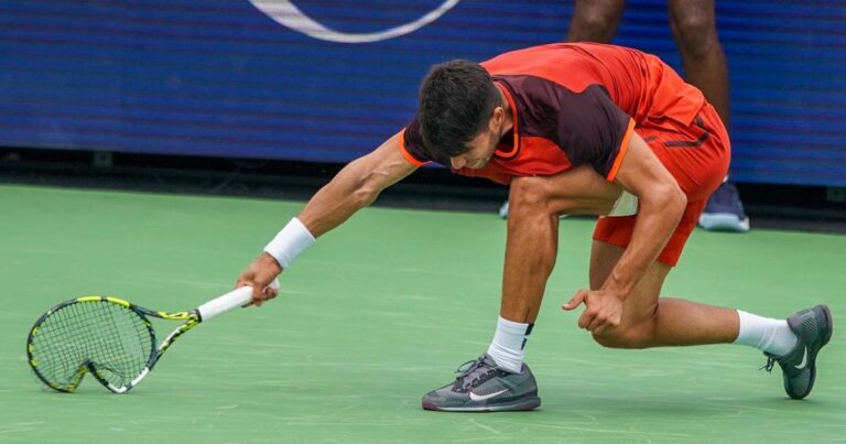 Carlos Alcaraz pierde ante Monfils en Cincinnati y rompe su raqueta