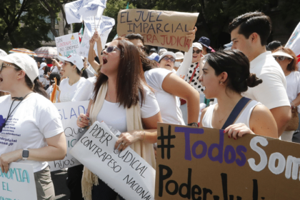 Protestas en México contra la reforma judicial de López Obrador