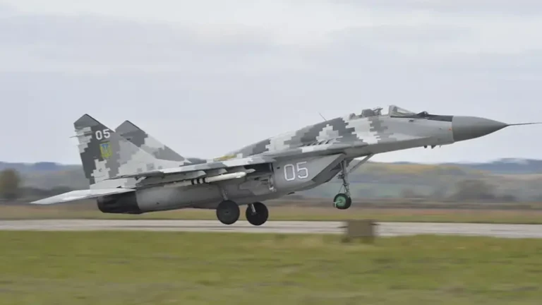 Zelenski destituye al jefe de la Fuerza Aérea de Ucrania tras accidente de un F-16