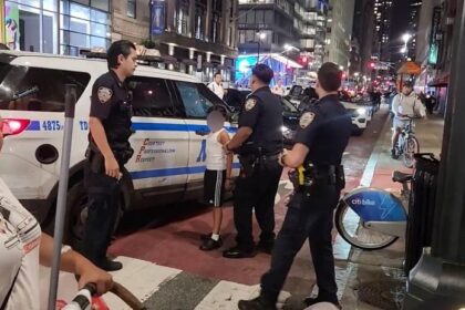 Policía de Nueva York captura a un joven venezolano por asalto en el metro
