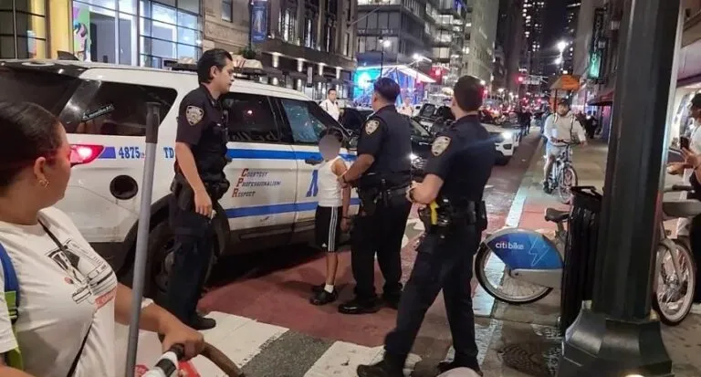 Policía de Nueva York captura a un joven venezolano por asalto en el metro