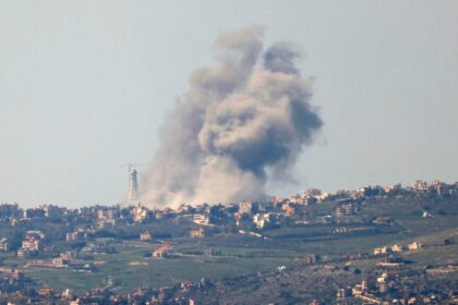 Bombardeo israelí mata a dos personas en Naqoura, sur del Líbano