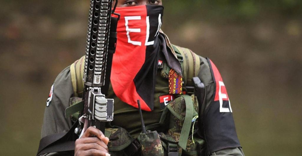 ELN se atribuye ataque a base militar en Arauca y suspende diálogos de paz