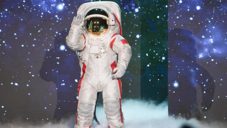 China presenta su traje espacial para la misión lunar de 2030