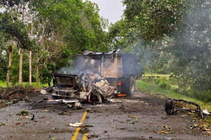 Dos militares muertos y 27 heridos en ataque del ELN a base militar en Arauca, Colombia