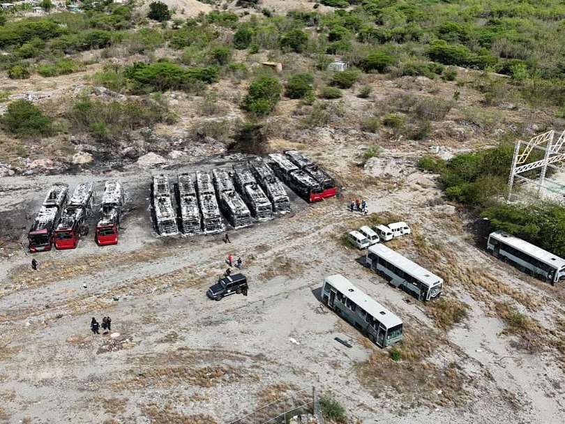 Incendio consumió 11 autobuses en el estado Lara
