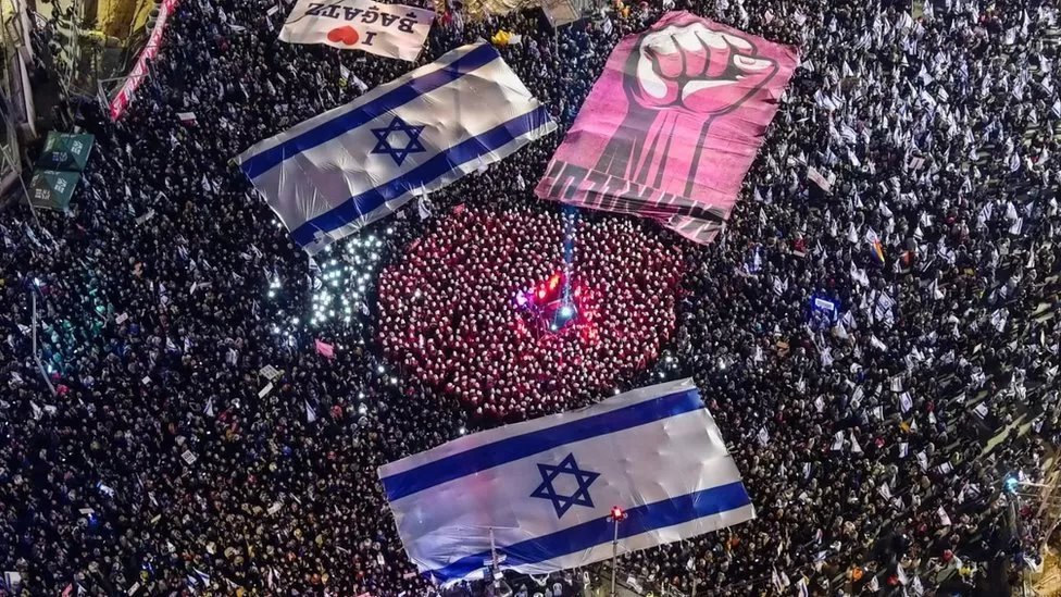 Continúan protestas masivas en Israel tras el hallazgo de rehenes muertos en Gaza