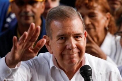 Delcy Rodríguez confirma la salida de Edmundo González tras recibir asilo político en España