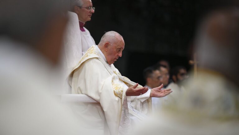 Papa Francisco ofrece misa para 50 mil personas en Singapur