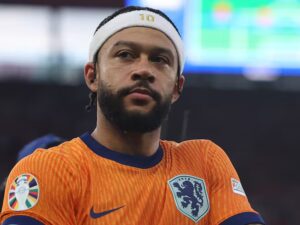 Neymar da la bienvenida a Memphis Depay en su nuevo aventura en Brasil
