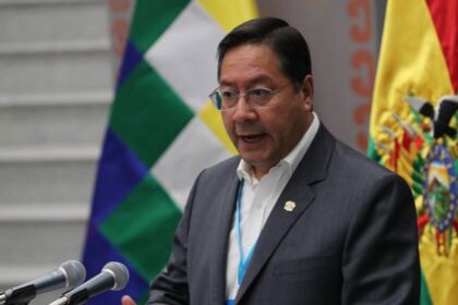 Presidente de Bolivia advierte a Evo Morales: "No arriesgues la democracia ni arrastres a la muerte al pueblo"
