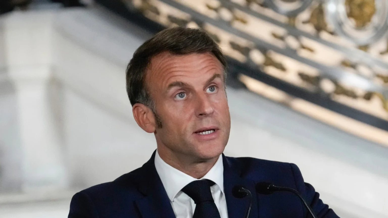 Macron nombra nuevo gabinete de gobierno derechista en Francia