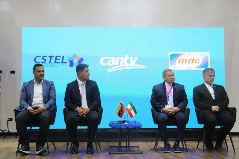 Venezuela e Irán firman acuerdo para la creación de una fábrica de fibra óptica