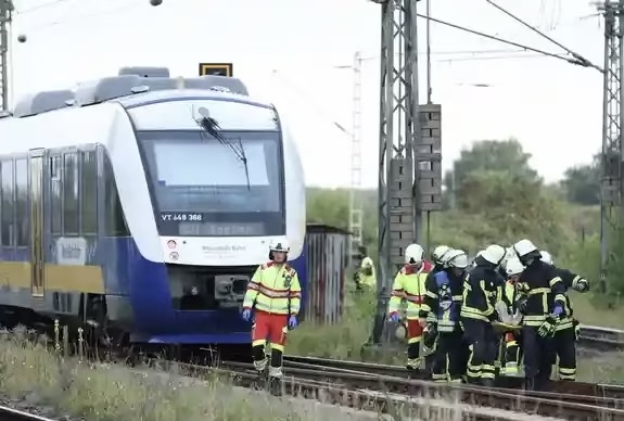 Accidente ferroviario en Alemania: dos trenes colisionan y dejan 14 Heridos Accidente ferroviario en Alemania: dos trenes colisionan y dejan 14 Heridos