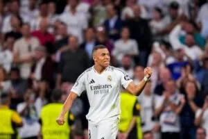 Real Madrid vence 3-2 al Alavés durante un reñido partido