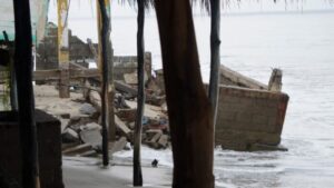 Huracán John deja al menos dos muertos en México tras tocar tierra como categoría 3