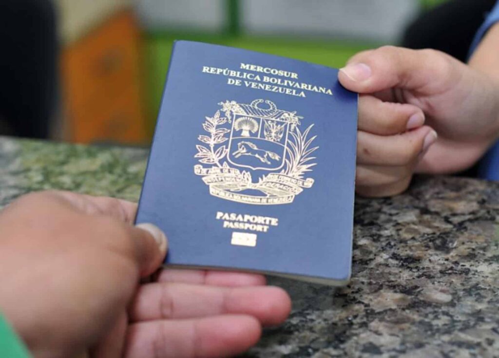 Saime anuncia que pasaportes tramitados en consulados cerrados solo se retiran en Venezuela