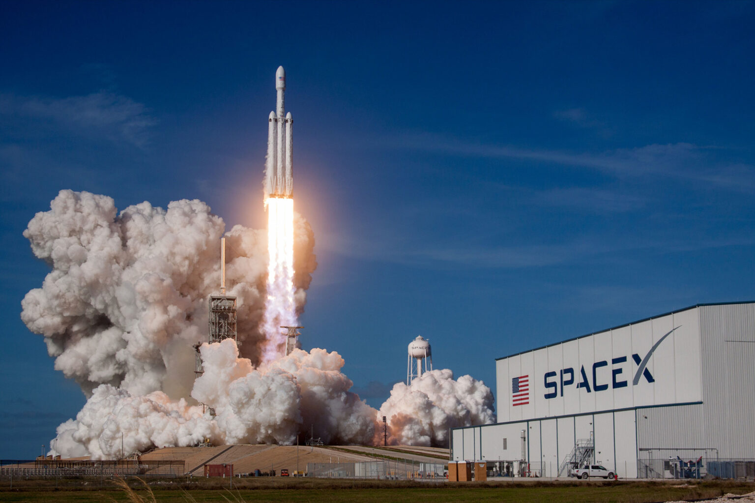 SpaceX lanza misión de rescate para astronautas varados en la EEI