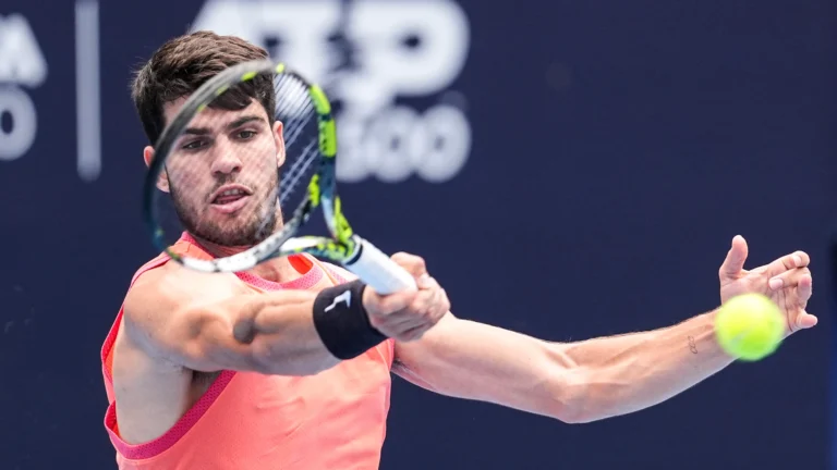 Carlos Alcaraz alcanzó su victoria número 200 en el abierto de China
