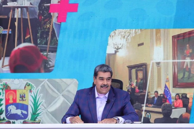 Maduro adelanta la Navidad al 1 de octubre en medio de crisis política
