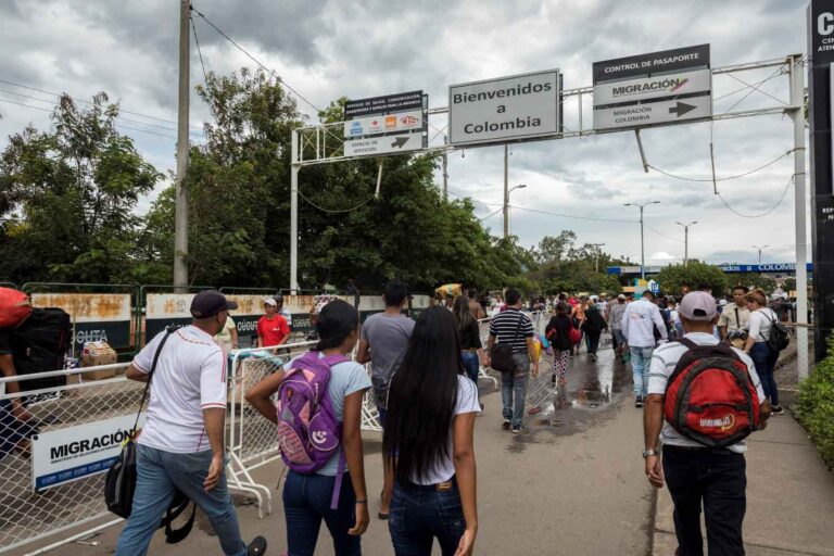 Aumentan migrantes buscando asilo en Colombia y Brasil tras las elecciones