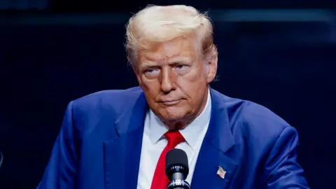 Trump promete eliminar el "parole humanitario" si gana las elecciones Trump promete eliminar el "parole humanitario" si gana las elecciones