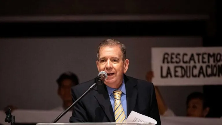Edmundo González se reencuentra con su hija en España tras su llegada este domingo