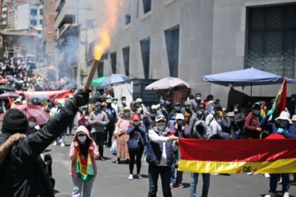 Enfrentamientos en Bolivia dejan 14 policías heridos y 44 detenidos