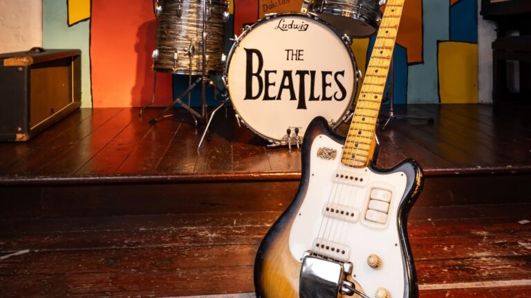 Guitarra de George Harrison se exhibe en Liverpool antes de su gran subasta