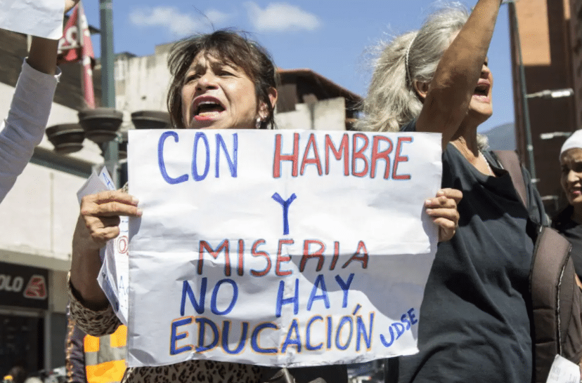 Educadores venezolanos luchan por sobrevivir con salarios que cubren solo el 3,5% de la canasta básica