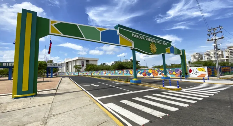 Instituciones liberan un caimán en la Vereda del Lago de Maracaibo