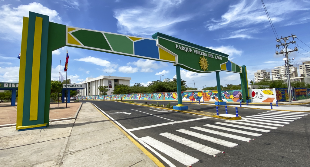 Instituciones liberan un caimán en la Vereda del Lago de Maracaibo