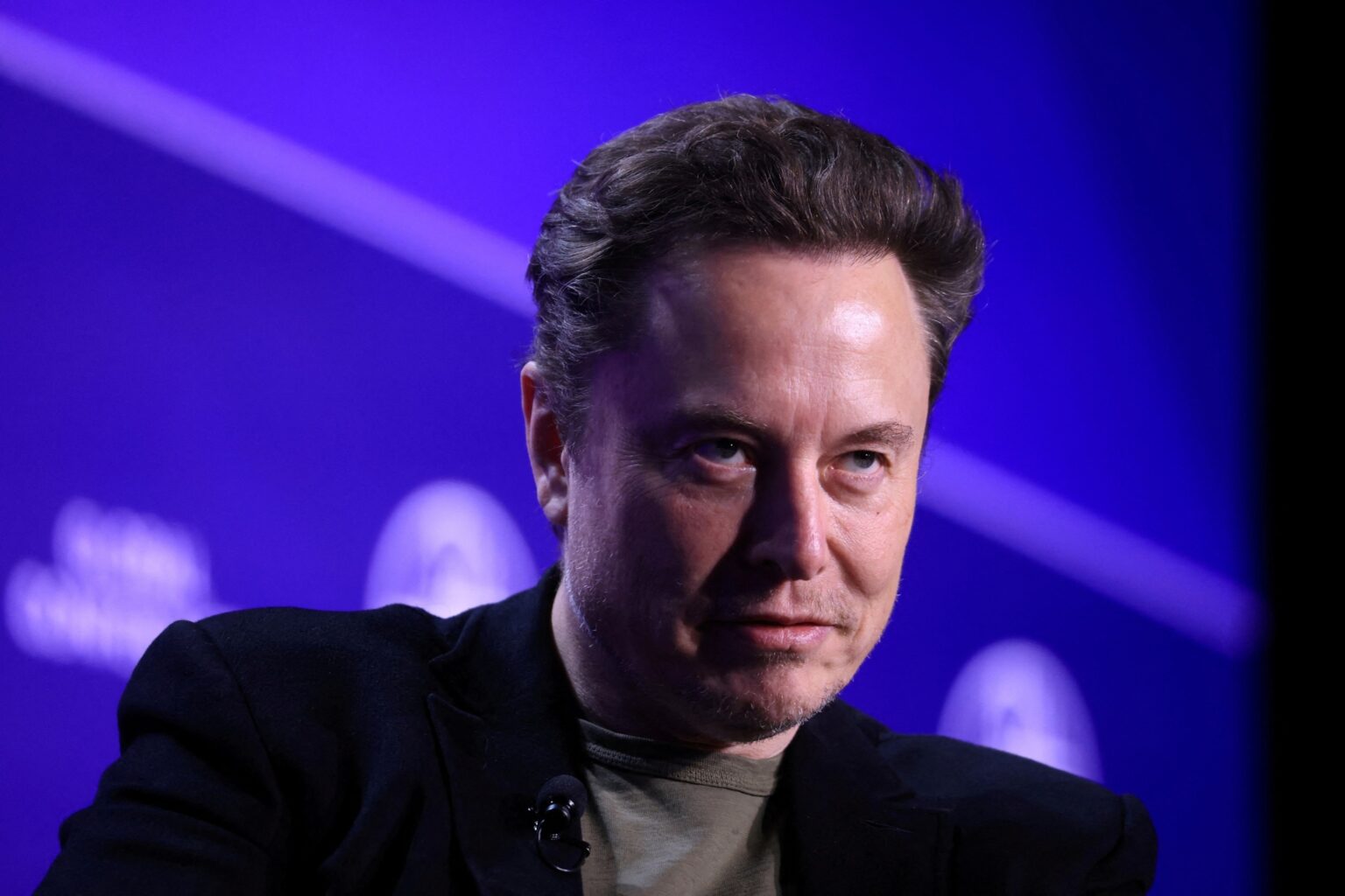 Elon Musk enfrenta críticas por su historia laboral y su retórica antiinmigrante Elon Musk enfrenta críticas por su historia laboral y su retórica antiinmigrante