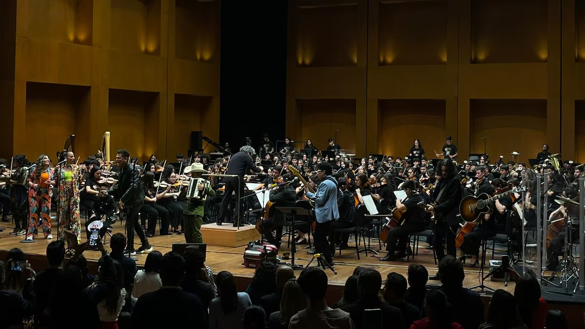 Carlos Vives y Gustavo Dudamel cierran con éxito el proyecto ‘Voces del Futuro’ en Bogotá Carlos Vives y Gustavo Dudamel cierran con éxito el proyecto ‘Voces del Futuro’ en Bogotá