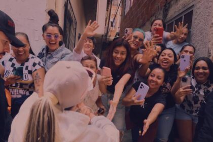 Karol G lidera la reapertura del Colegio Arenys del Mar con su Fundación Con Cora