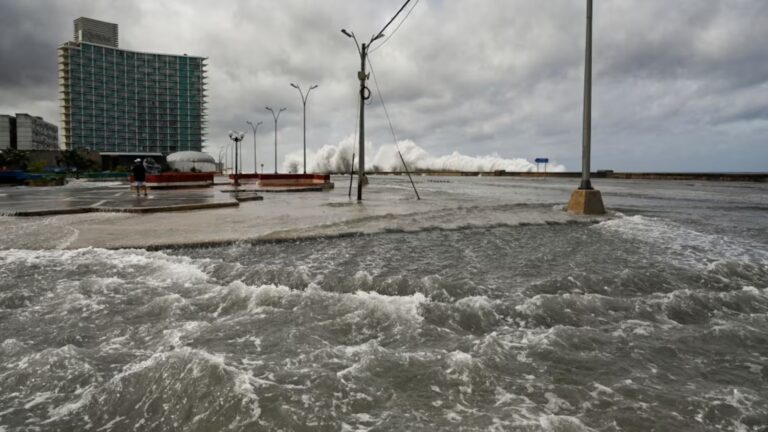 Tormenta Oscar en Cuba provoca inundaciones en Baracoa y Moa