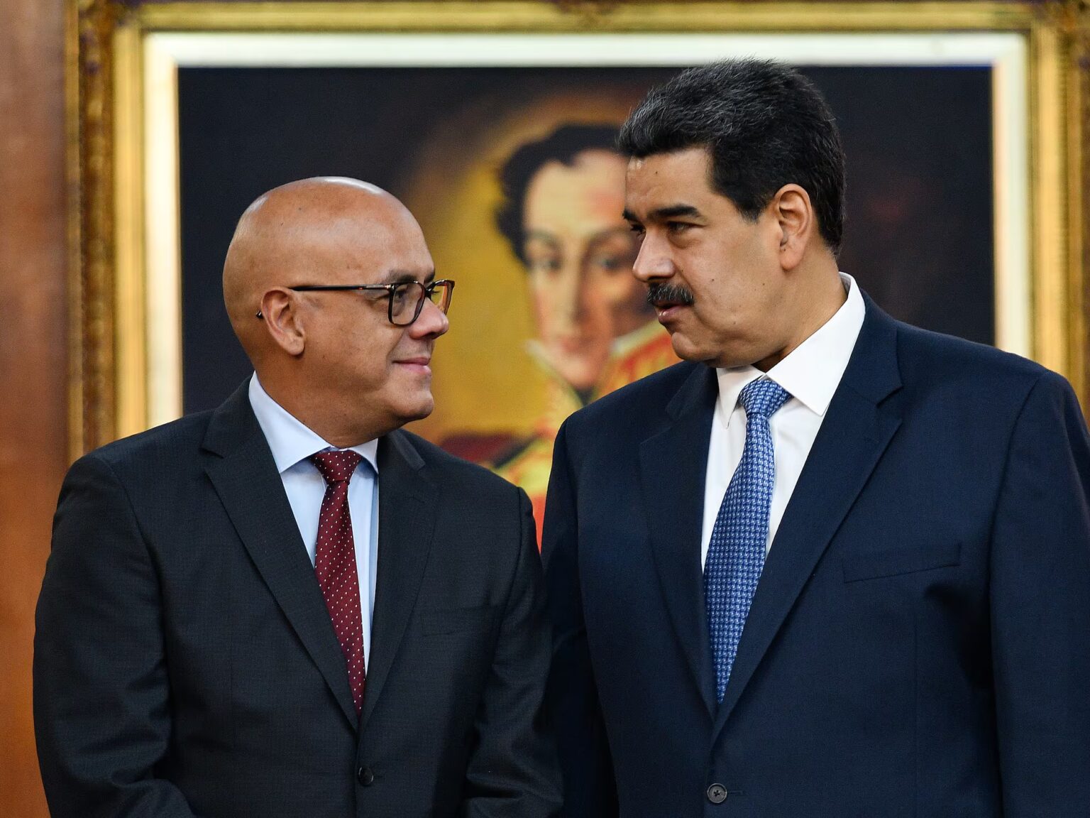 Parlamento venezolano insta a Maduro a romper relaciones con España