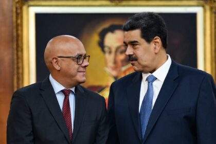 Parlamento venezolano insta a Maduro a romper relaciones con España