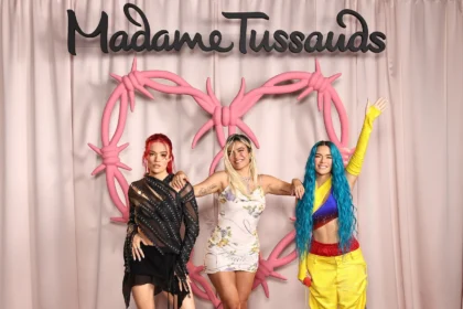 Karol G devela dos figuras de cera en el museo Madame Tussauds de Nueva York