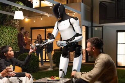 Elon Musk revela Optimus: El robot asistente que realiza tareas del hogar