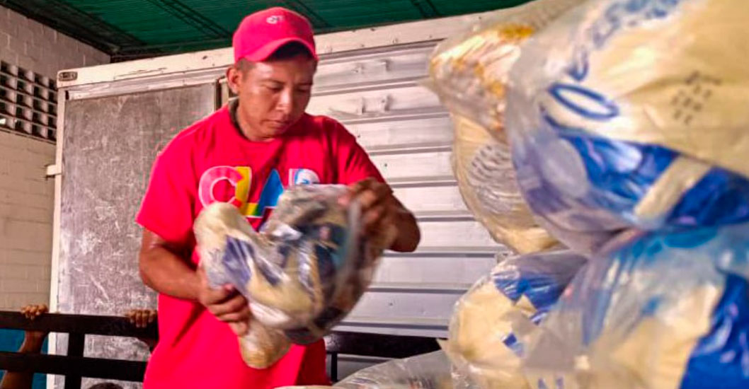 Docentes en Zulia reciben combo alimentario del Ministerio de Educación