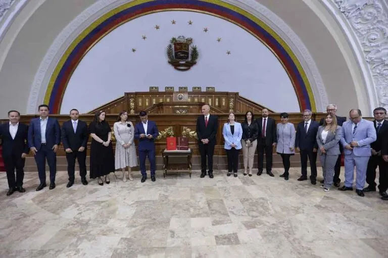 Gobierno presenta Ley de Presupuesto Nacional 2025 ante la Asamblea Nacional