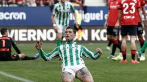 Vitor Roque brilla en la victoria del Betis en Pamplona